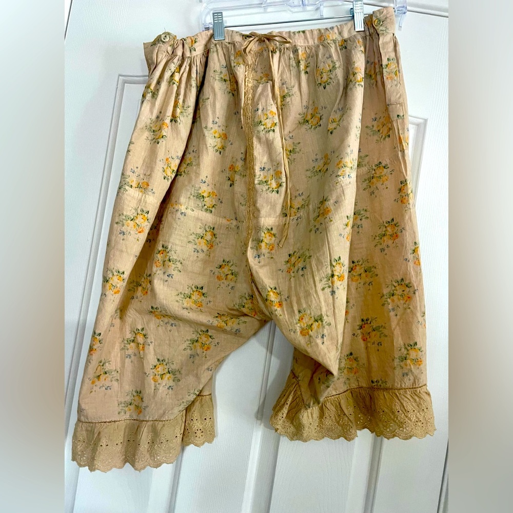 Older release Magnolia  Pearl bloomers pants HTF
